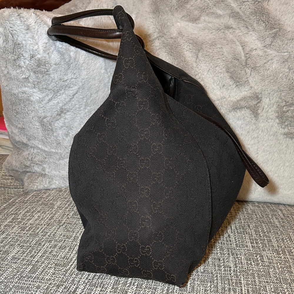 213. Gucci Dark Brown GG Hobo Bag - Picture 3 of 13